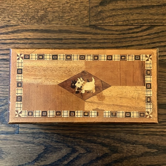 Vintage Wood Box w/ Inlay Scotty Dogs & Border - Picture 10 of 11